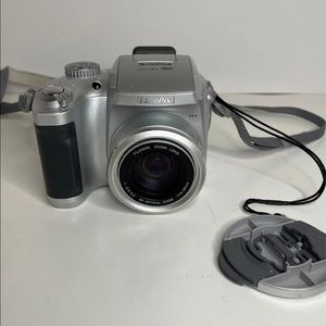 FujiFilm FinePix 3800 3.2MP 6X Zoom Digital Camera. Great condition. Tested